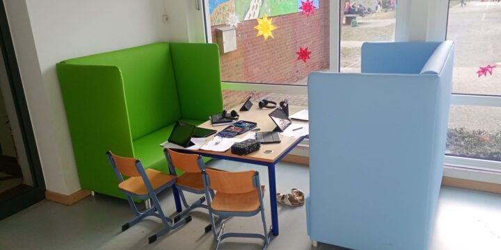 Zwei Sofas ziehen ein