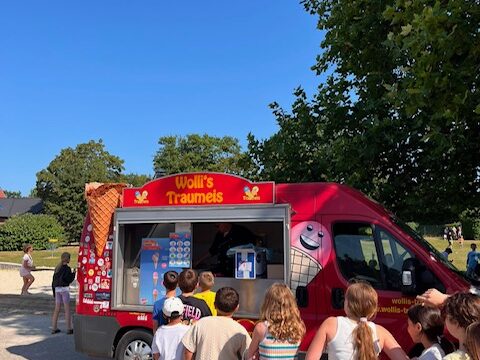 Eiswagen beendet Schuljahr